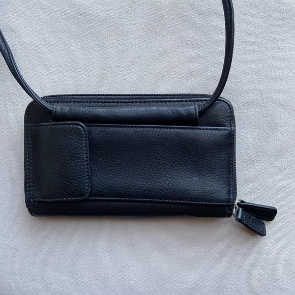 Fossil crossbody/ Wallet Bag. - Picture 2 of 8